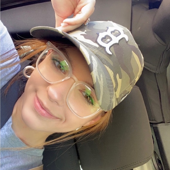 Meet your Posher, Monique - Picture 1 of 1